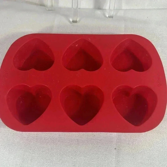 Valentine's hearts (6)‎ 2" cupcake and other candy molds - Picture 2 of 7